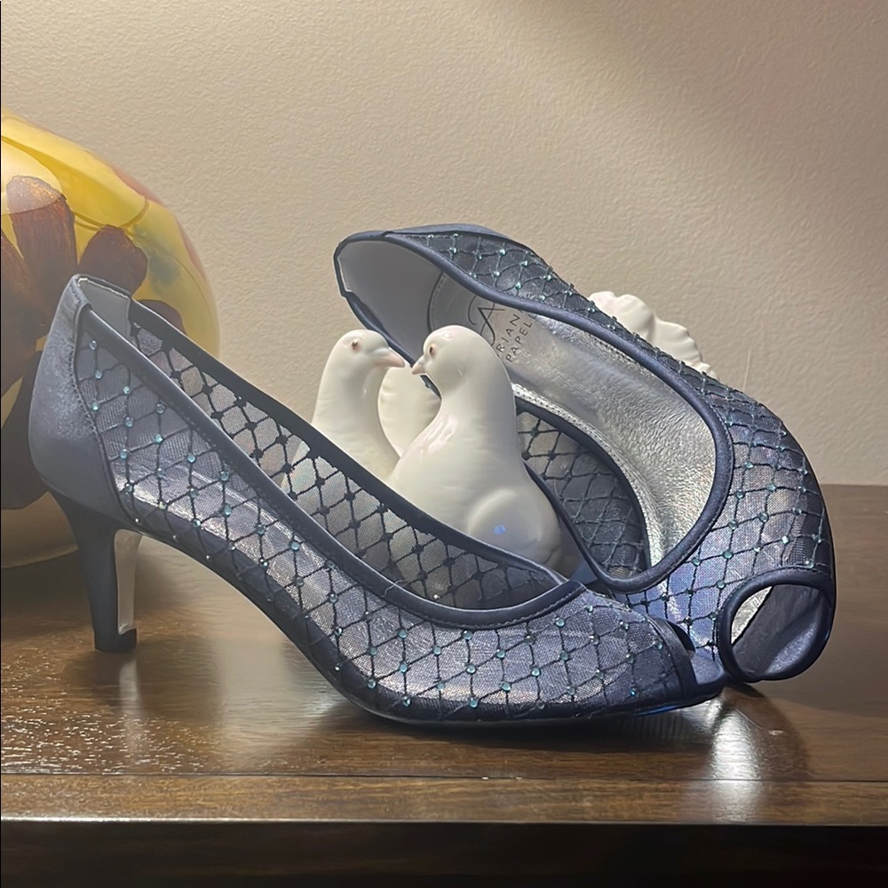 Adrianna PAPELL Elegant NAVY Mesh Peep-Toe KITTEN Heels 7.5M